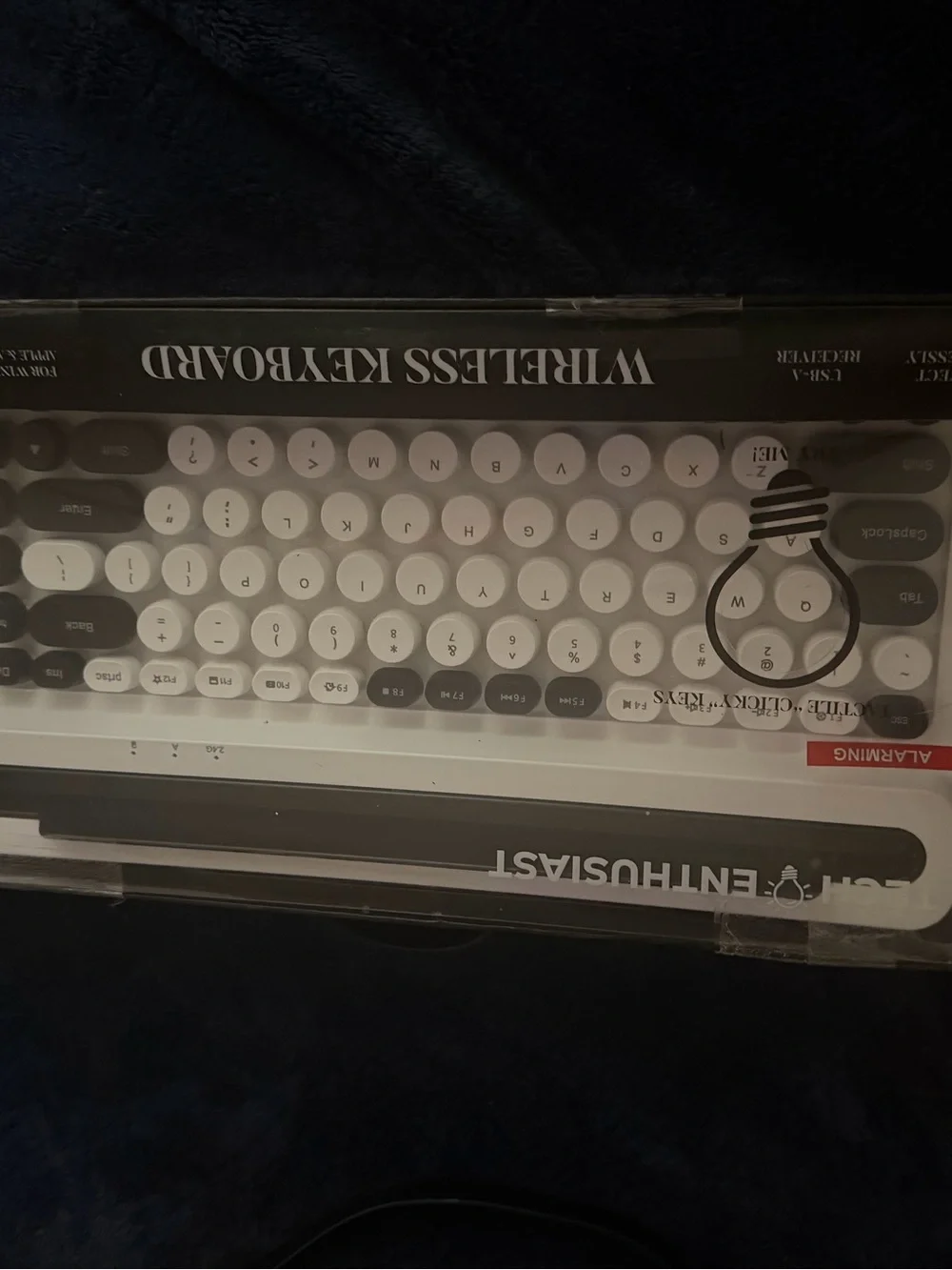 Wireless White Retro-Style Round-Key Keyboard - Compact Design